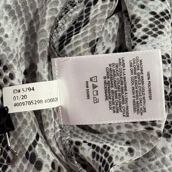 Express Top Portofino Slim Snake Minimalist Quiet Luxury Boho Button Up Gray XS - Picture 4 of 5